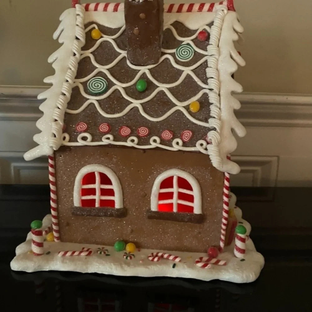 VINTAGE Light Up Gingerbread House - Picture 4 of 4
